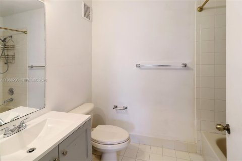 Townhouse in Pembroke Pines, Florida 3 bedrooms, 155.33 sq.m. № 2091198 - photo 24