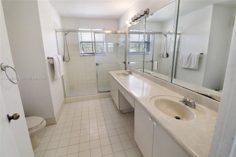 Townhouse in Pembroke Pines, Florida 3 bedrooms, 155.33 sq.m. № 2091198 - photo 21