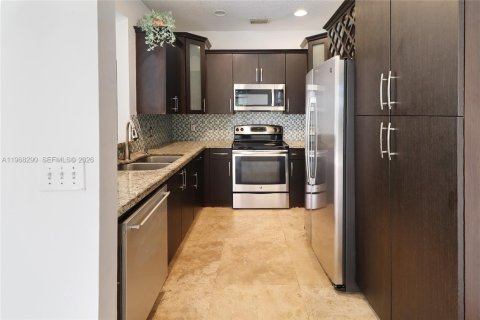 Townhouse in Pembroke Pines, Florida 3 bedrooms, 155.33 sq.m. № 2091198 - photo 13