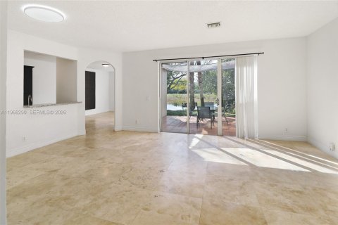 Townhouse in Pembroke Pines, Florida 3 bedrooms, 155.33 sq.m. № 2091198 - photo 6