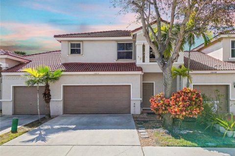 Townhouse in Pembroke Pines, Florida 3 bedrooms, 155.33 sq.m. № 2091198