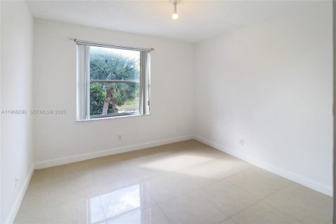 Townhouse in Pembroke Pines, Florida 3 bedrooms, 155.33 sq.m. № 2091198 - photo 22