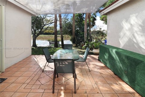 Townhouse in Pembroke Pines, Florida 3 bedrooms, 155.33 sq.m. № 2091198 - photo 28