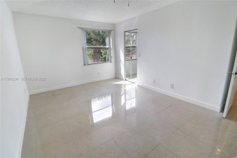 Townhouse in Pembroke Pines, Florida 3 bedrooms, 155.33 sq.m. № 2091198 - photo 19