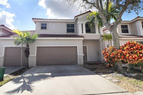 Townhouse in Pembroke Pines, Florida 3 bedrooms, 155.33 sq.m. № 2091198 - photo 2