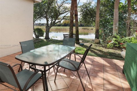 Townhouse in Pembroke Pines, Florida 3 bedrooms, 155.33 sq.m. № 2091198 - photo 29