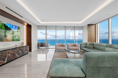 Condo in Sunny Isles Beach, Florida, 4 bedrooms № 1994024 - photo 3