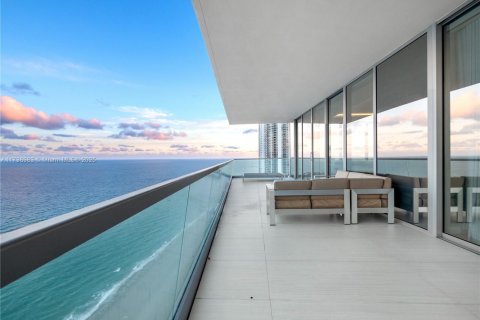 Condo in Sunny Isles Beach, Florida, 4 bedrooms № 1994024 - photo 10