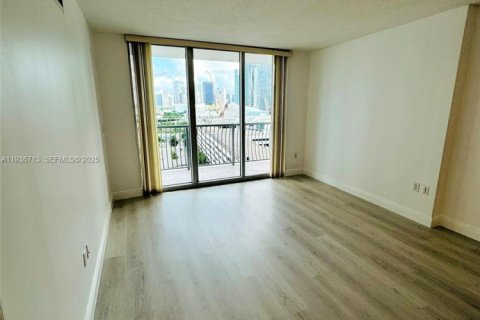 Condo in Miami, Florida, 1 bedroom  № 1994735 - photo 7