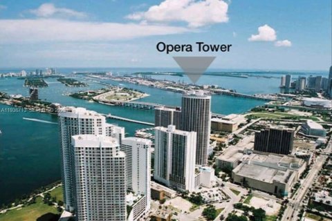 Condo in Miami, Florida, 1 bedroom  № 1994735 - photo 1