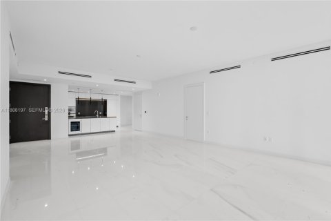Condo in Miami, Florida, 2 bedrooms  № 2052925 - photo 13