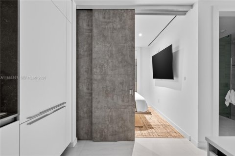 Condo in Miami, Florida, 2 bedrooms  № 2052925 - photo 7