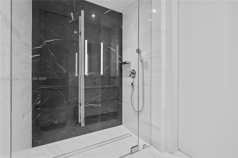 Condo in Miami, Florida, 2 bedrooms  № 2052925 - photo 16