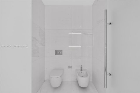 Condo in Miami, Florida, 2 bedrooms  № 2052925 - photo 23