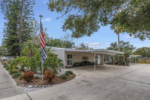 Propiedad comercial en venta en Largo, Florida, 2 dormitorios, 122.63 m2 № 1657356 - foto 1