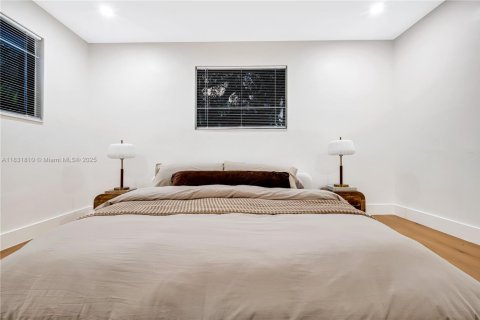 House in Coral Gables, Florida 3 bedrooms, 138.98 sq.m. № 1819702 - photo 21