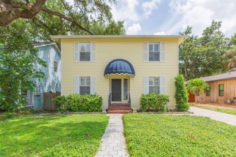House in Tampa, Florida 5 bedrooms, 176.89 sq.m. № 1911790 - photo 1