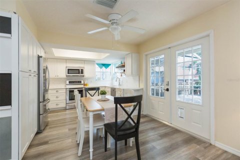 Casa en alquiler en Tampa, Florida, 5 dormitorios, 176.89 m2 № 1911790 - foto 11