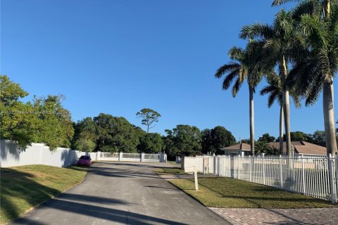 Casa en venta en Miami, Florida, 6 dormitorios, 350.24 m2 № 211909 - foto 6