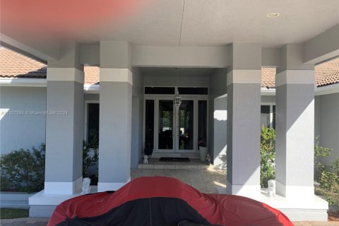 Casa en venta en Miami, Florida, 6 dormitorios, 350.24 m2 № 211909 - foto 21