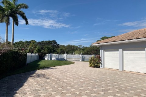 Casa en venta en Miami, Florida, 6 dormitorios, 350.24 m2 № 211909 - foto 5