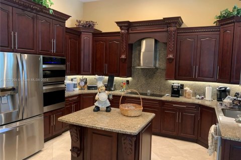 Casa en venta en Miami, Florida, 6 dormitorios, 350.24 m2 № 211909 - foto 26