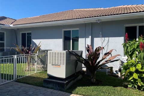Casa en venta en Miami, Florida, 6 dormitorios, 350.24 m2 № 211909 - foto 19