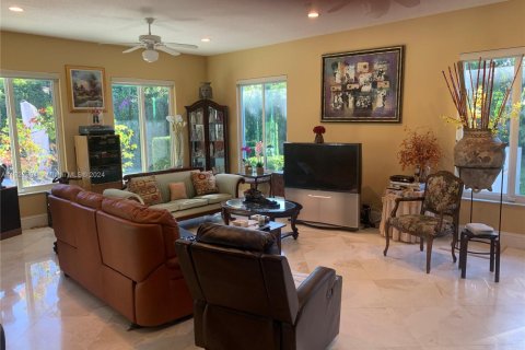 Casa en venta en Miami, Florida, 6 dormitorios, 350.24 m2 № 211909 - foto 25