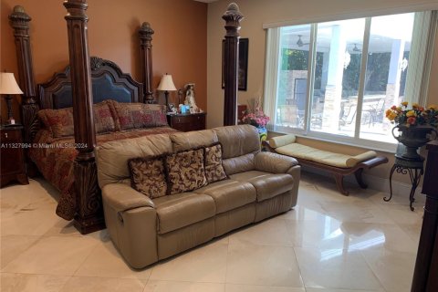Casa en venta en Miami, Florida, 6 dormitorios, 350.24 m2 № 211909 - foto 30