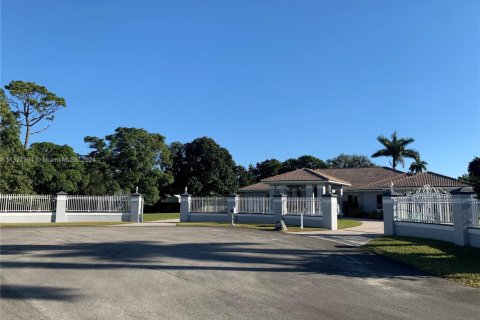 Casa en venta en Miami, Florida, 6 dormitorios, 350.24 m2 № 211909 - foto 7