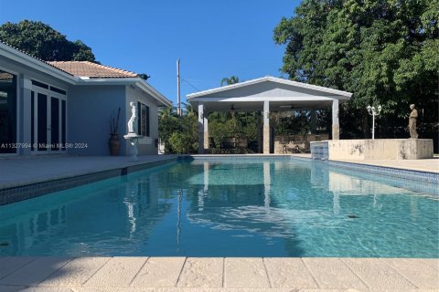 Casa en venta en Miami, Florida, 6 dormitorios, 350.24 m2 № 211909 - foto 14