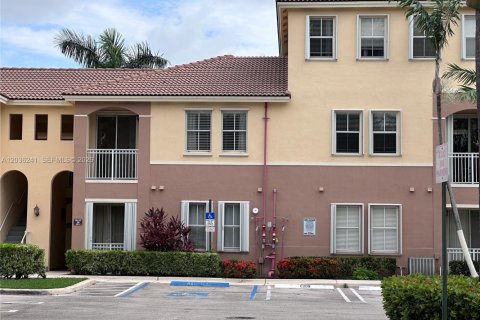 Copropriété à louer à Miami, Floride: 3 chambres, 124.49 m2 № 2084269 - photo 2