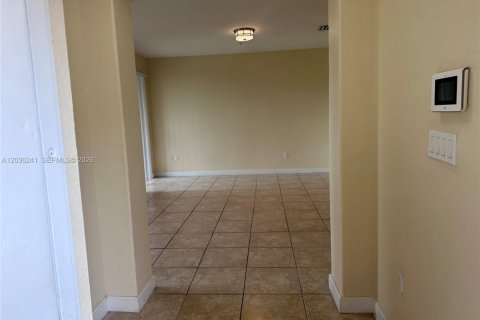 Copropriété à louer à Miami, Floride: 3 chambres, 124.49 m2 № 2084269 - photo 3