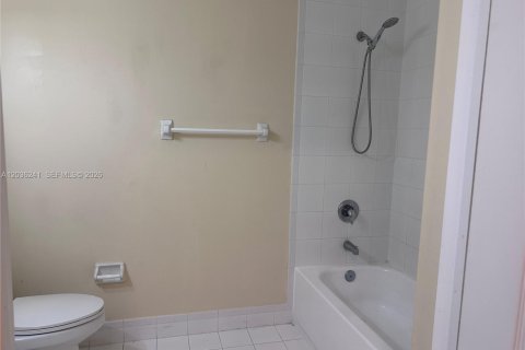 Copropriété à louer à Miami, Floride: 3 chambres, 124.49 m2 № 2084269 - photo 18