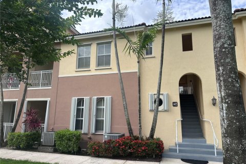 Copropriété à louer à Miami, Floride: 3 chambres, 124.49 m2 № 2084269 - photo 1