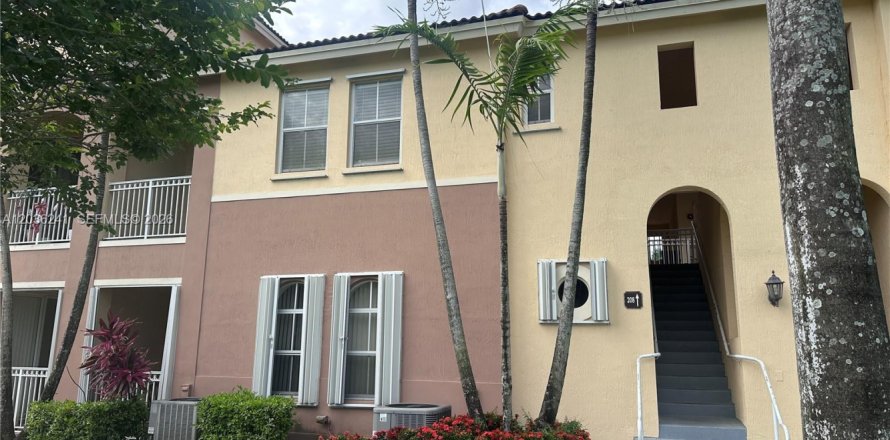Condo à Miami, Floride, 3 chambres  № 2084269