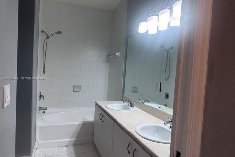 Copropriété à louer à Miami, Floride: 3 chambres, 124.49 m2 № 2084269 - photo 14