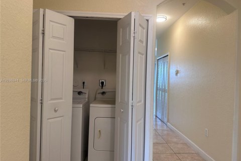 Copropriété à louer à Miami, Floride: 3 chambres, 124.49 m2 № 2084269 - photo 9