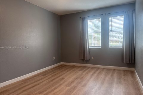 Copropriété à louer à Miami, Floride: 3 chambres, 124.49 m2 № 2084269 - photo 12