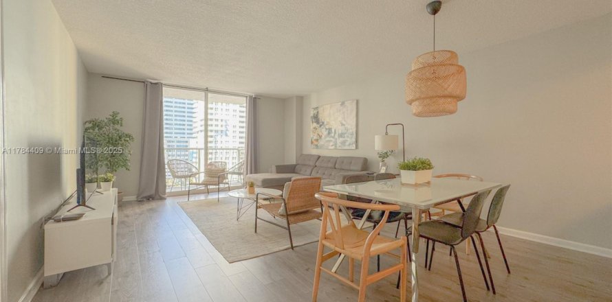 Condominio en Miami, Florida, 1 dormitorio № 1863058