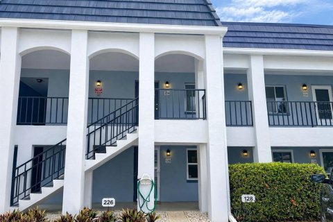 Condo in Saint Petersburg, Florida, 1 bedroom  № 2103114