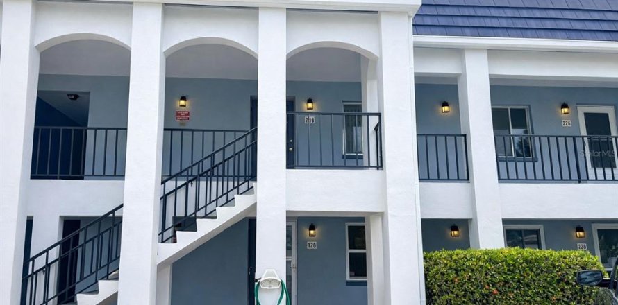 Condo in Saint Petersburg, Florida, 1 bedroom № 2103114