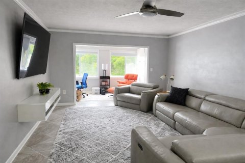 Condo in Saint Petersburg, Florida, 1 bedroom № 2103114 - photo 2