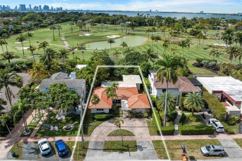 House in Miami Beach, Florida 3 bedrooms, 216.83 sq.m. № 2031570
