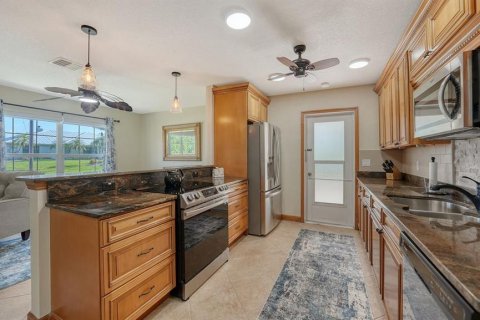 House in Port Charlotte, Florida 3 bedrooms, 139.35 sq.m. № 1857647 - photo 14