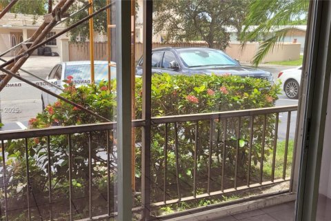 Купить кондоминиум в Форт-Лодердейл, Флорида 2 спальни, 90.12м2, № 1958565 - фото 11