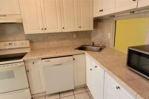 Купить кондоминиум в Форт-Лодердейл, Флорида 2 спальни, 90.12м2, № 1958565 - фото 7