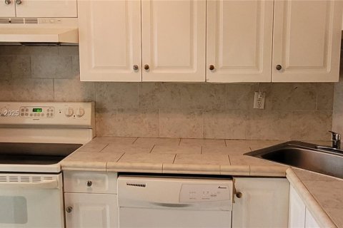 Купить кондоминиум в Форт-Лодердейл, Флорида 2 спальни, 90.12м2, № 1958565 - фото 5