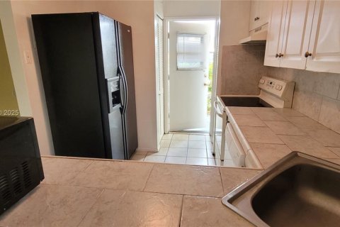 Купить кондоминиум в Форт-Лодердейл, Флорида 2 спальни, 90.12м2, № 1958565 - фото 6