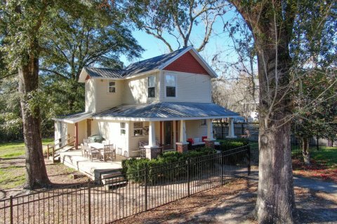 House in De Funiak Springs, Florida 3 bedrooms, 125.6 sq.m. № 562413 - photo 1
